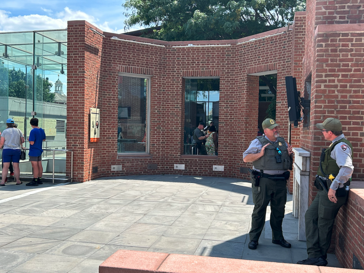 Fed Park Police guarding President's House Exhibit in Philadelphia